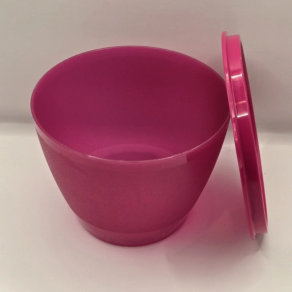 Tupperware Refrigerator Bowl 14oz  Red‎ With Matching Lid